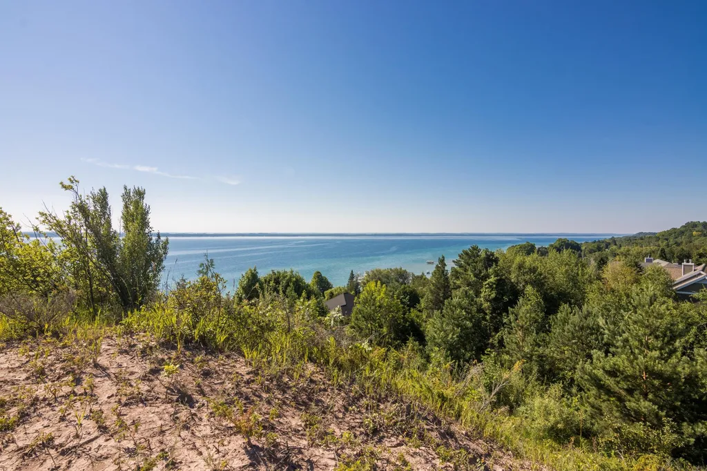 14750 Mallard Drive Peninsula Township MI 49686
