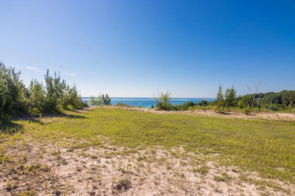 14750 Mallard Drive Peninsula Township MI 49686
