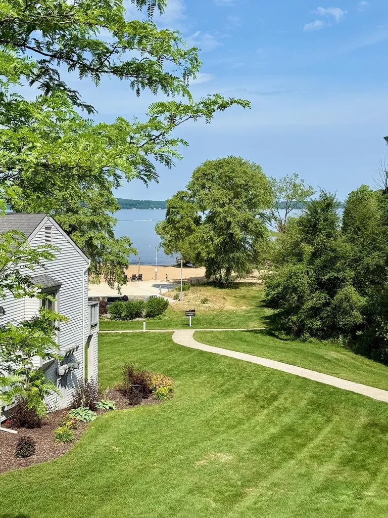 5600 Creeks Crossing Acme Township MI 49690