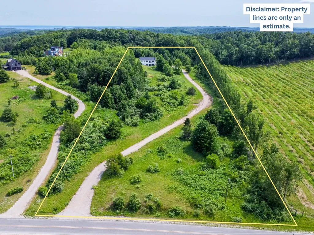 9742 E Peterson Road Leelanau Township MI 49670