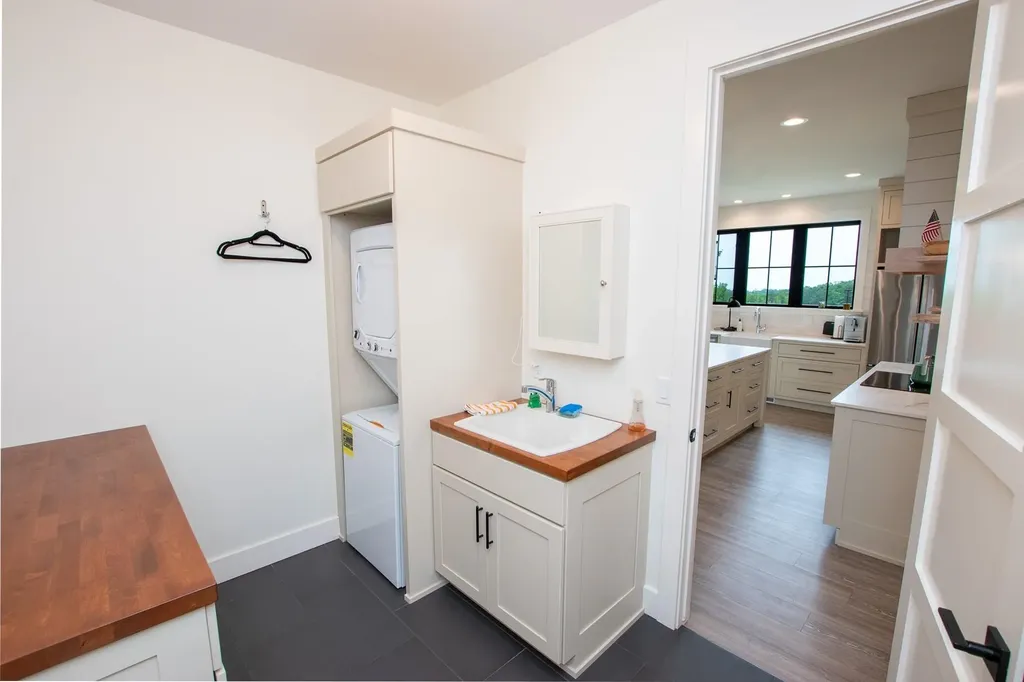 9742 E Peterson Road Leelanau Township MI 49670