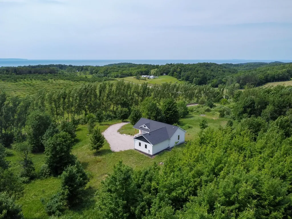 9742 E Peterson Road Leelanau Township MI 49670