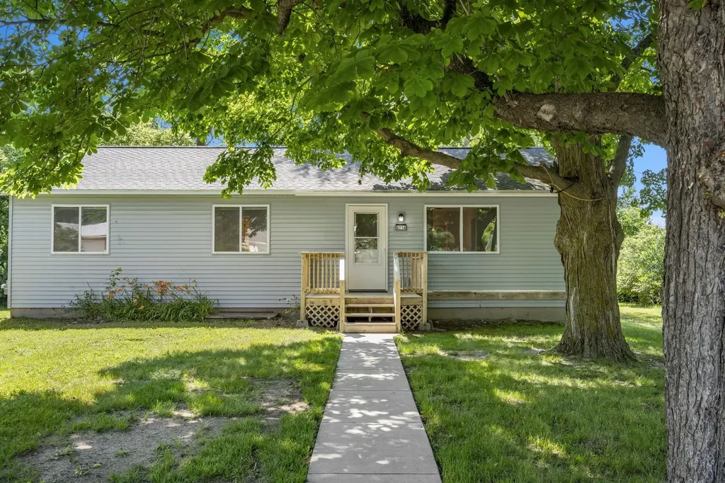 8714 S Maple City Road Kasson Township MI 49684