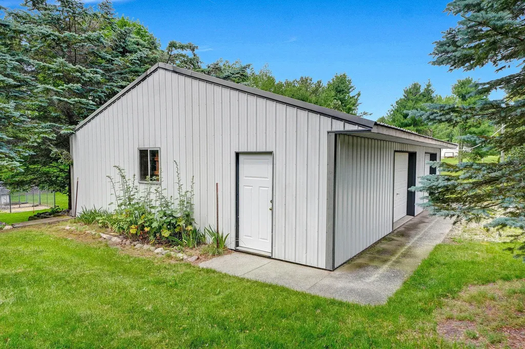 7017 Twin Lakes Avenue Winterfield Township MI 49665