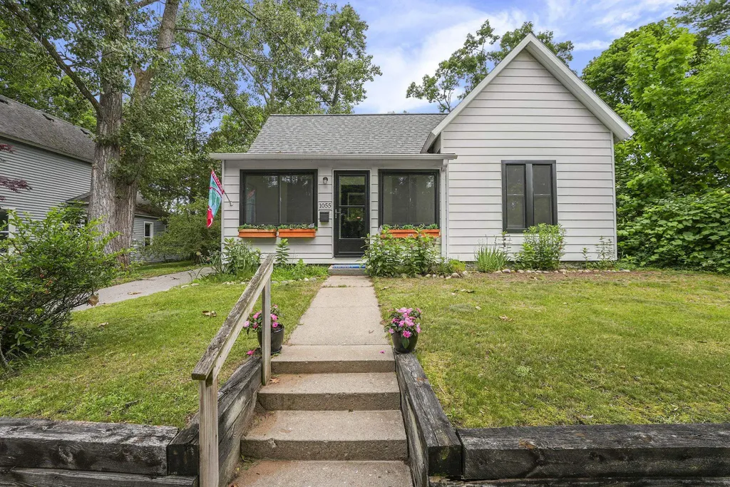 1055 Washington Street Traverse City City MI 49686