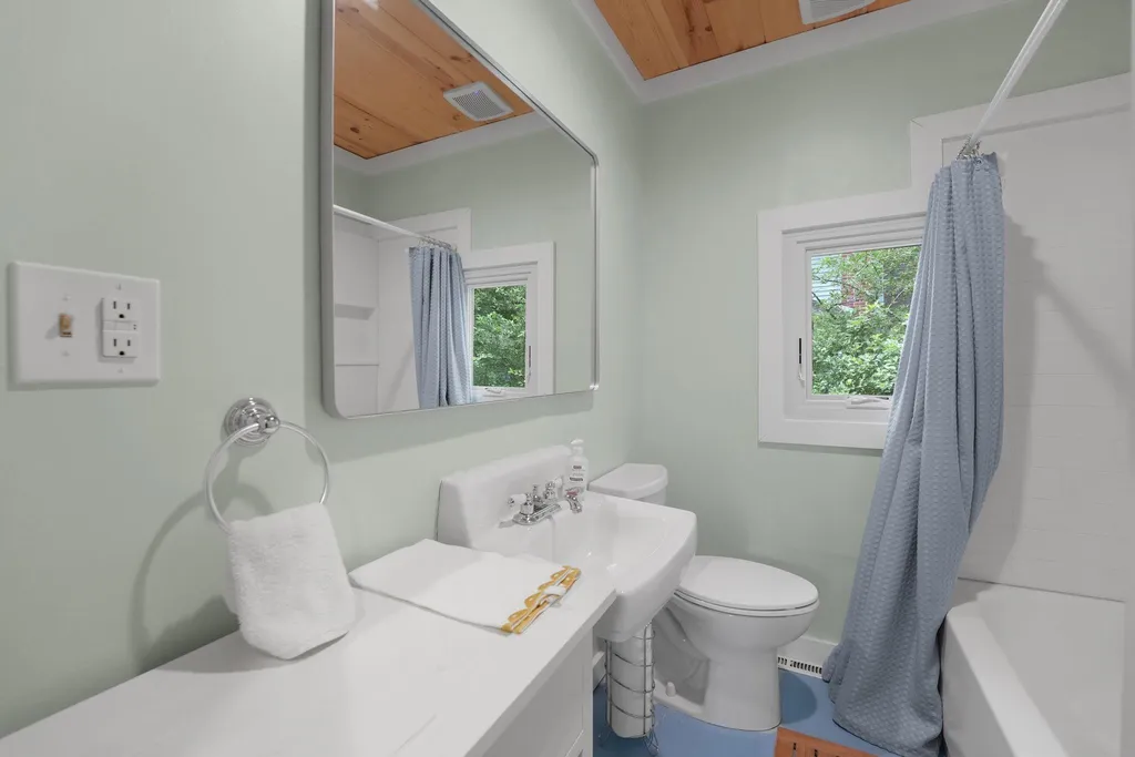 1055 Washington Street Traverse City City MI 49686