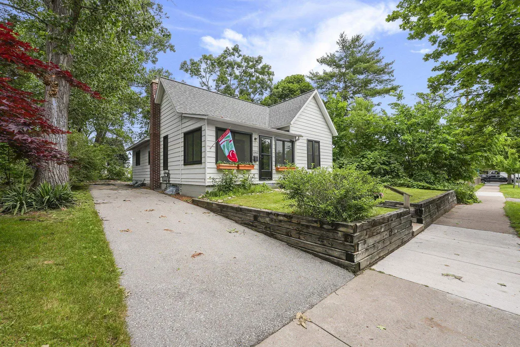 1055 Washington Street Traverse City City MI 49686