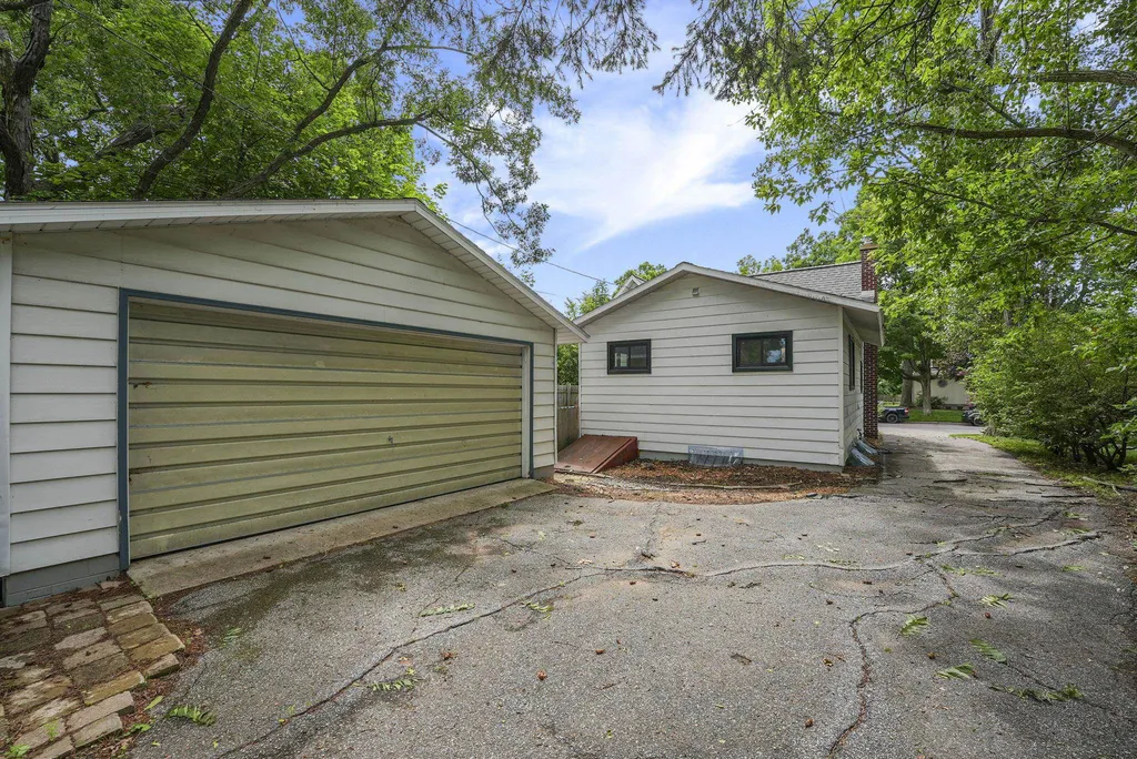 1055 Washington Street Traverse City City MI 49686