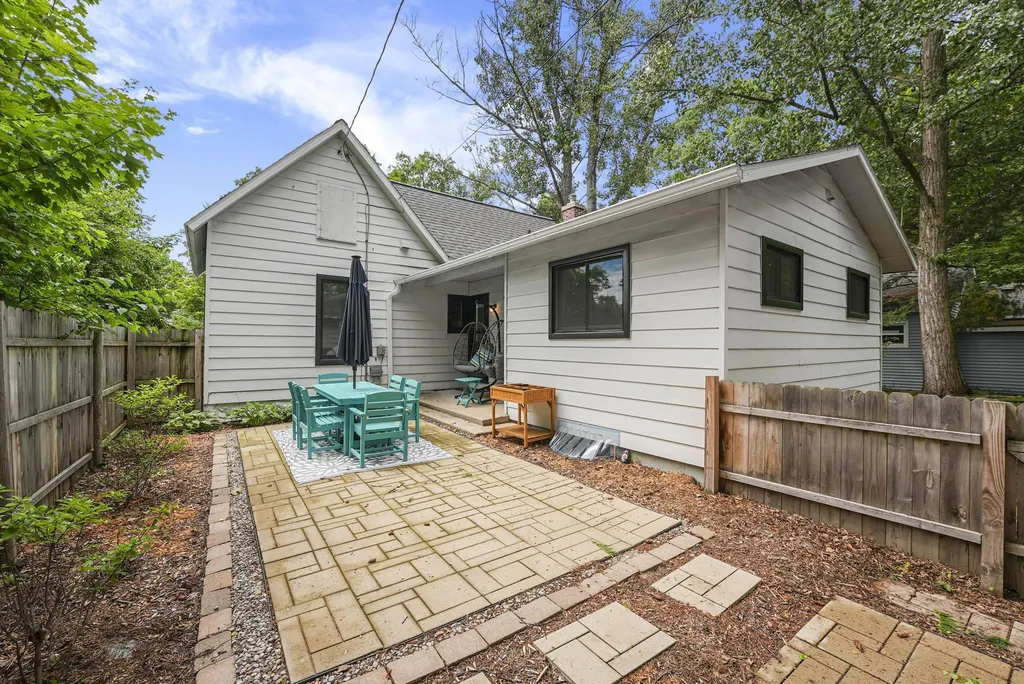 1055 Washington Street Traverse City City MI 49686