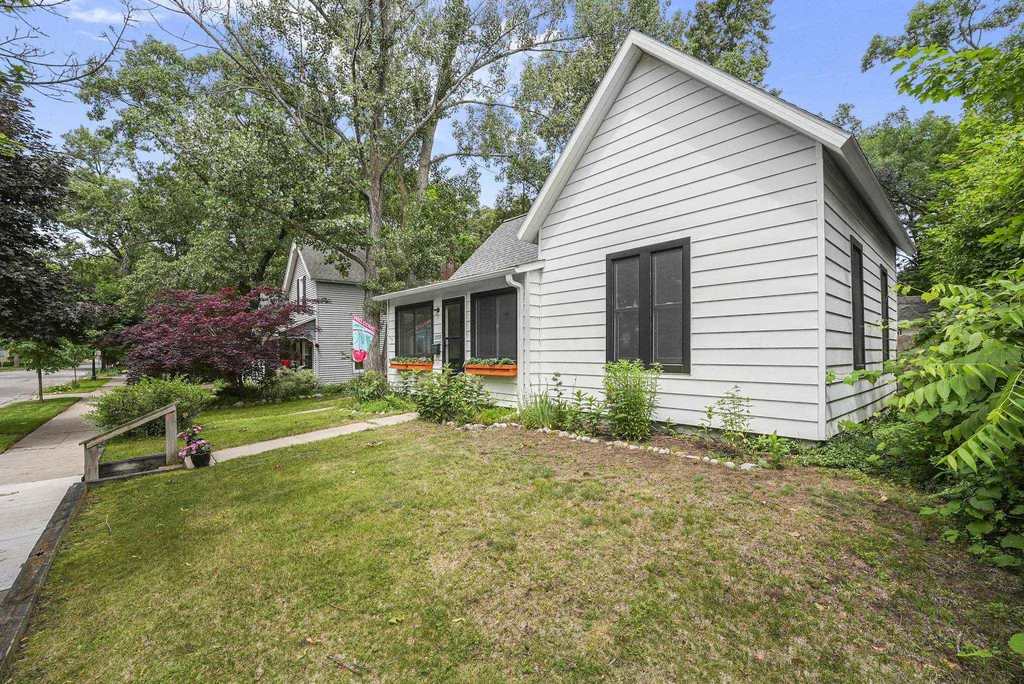 1055 Washington Street Traverse City City MI 49686