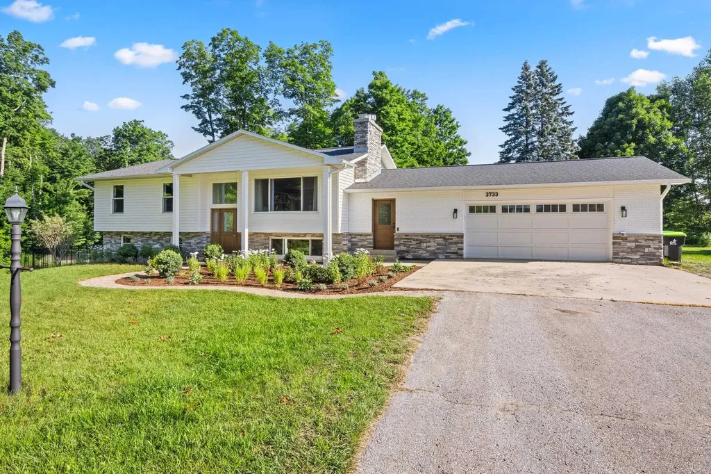 3733 E Long Lake Road Long Lake Township MI 49685