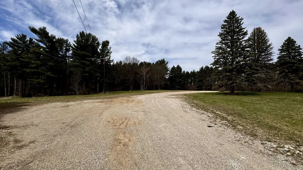 8072 S Mackinaw Trail Clam Lake Township MI 49601