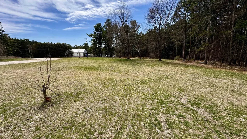 8072 S Mackinaw Trail Clam Lake Township MI 49601