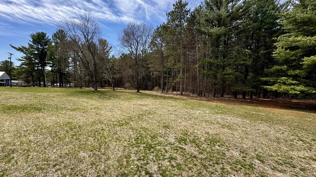 8072 S Mackinaw Trail Clam Lake Township MI 49601