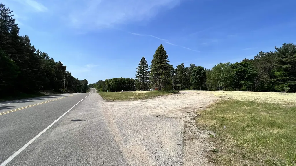 8072 S Mackinaw Trail Clam Lake Township MI 49601