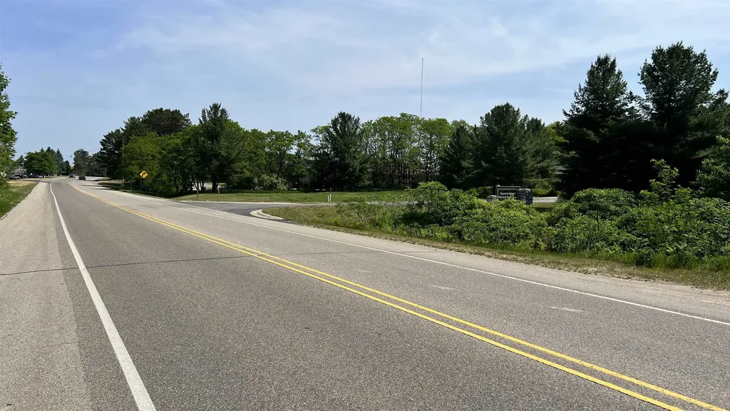 8072 S Mackinaw Trail Clam Lake Township MI 49601