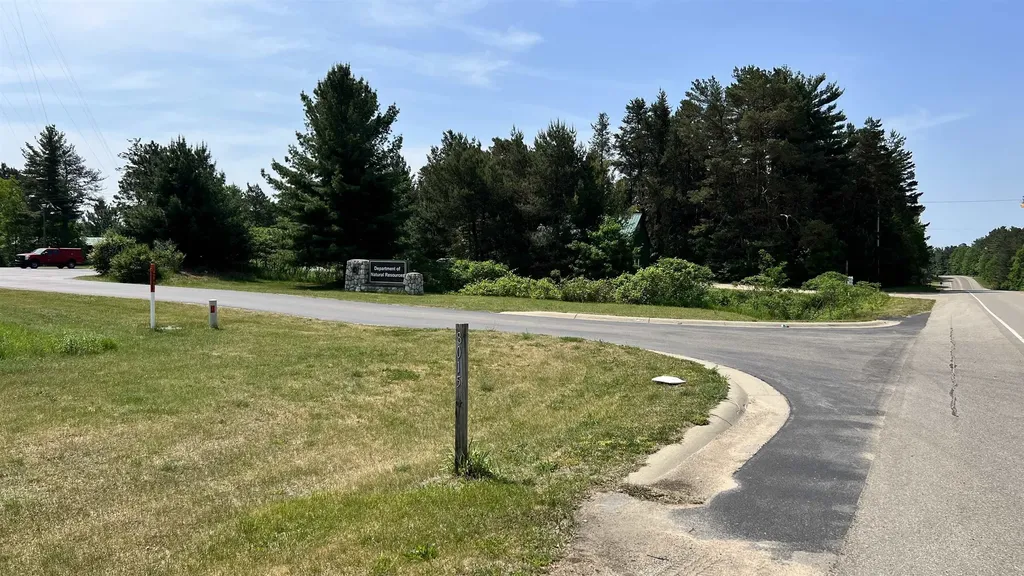 8072 S Mackinaw Trail Clam Lake Township MI 49601