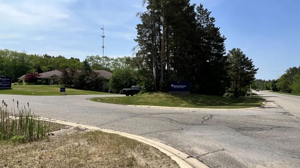 8072 S Mackinaw Trail Clam Lake Township MI 49601