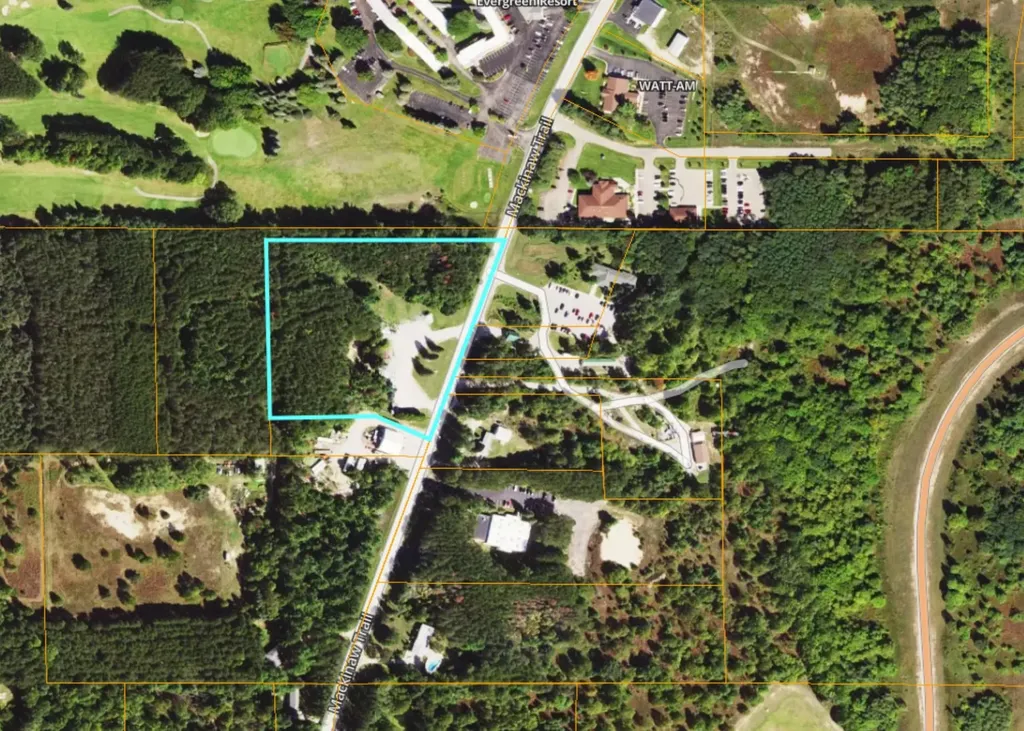 8072 S Mackinaw Trail Clam Lake Township MI 49601