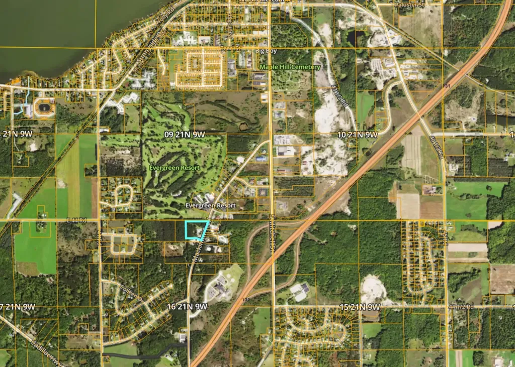 8072 S Mackinaw Trail Clam Lake Township MI 49601