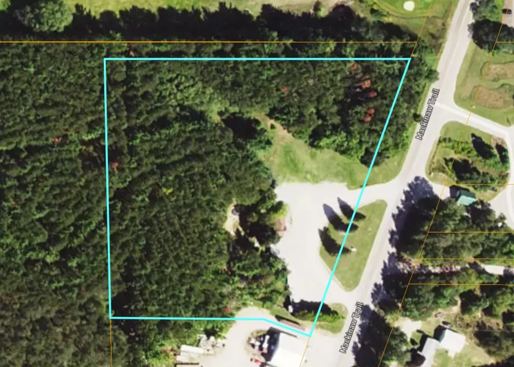 8072 S Mackinaw Trail Clam Lake Township MI 49601