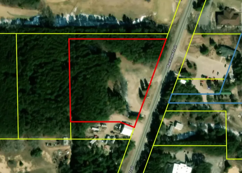 8072 S Mackinaw Trail Clam Lake Township MI 49601