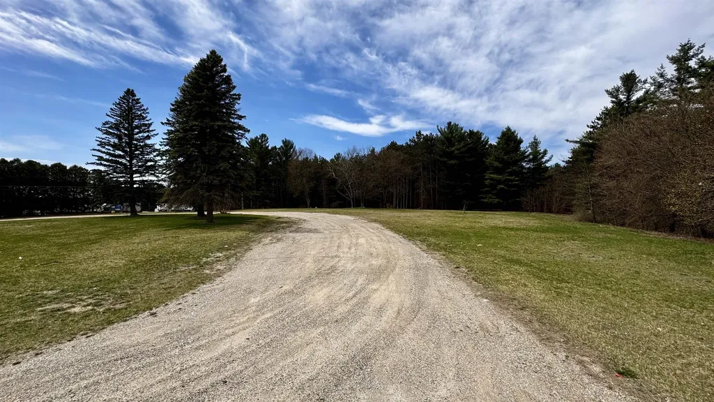 8072 S Mackinaw Trail Clam Lake Township MI 49601