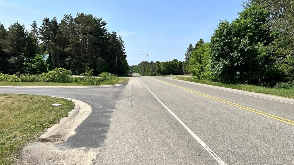 8072 S Mackinaw Trail Clam Lake Township MI 49601