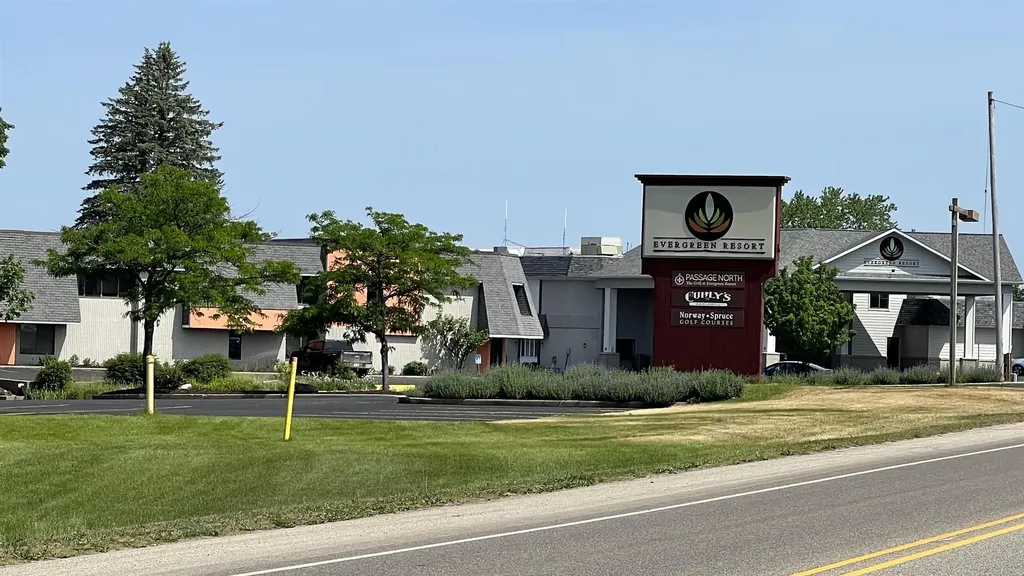 8072 S Mackinaw Trail Clam Lake Township MI 49601