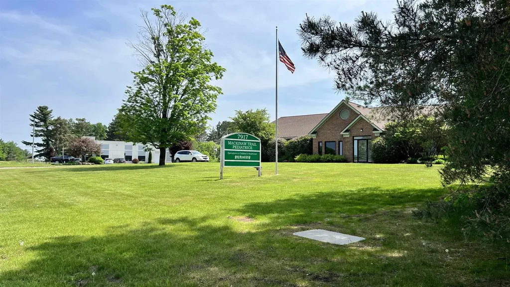 8072 S Mackinaw Trail Clam Lake Township MI 49601