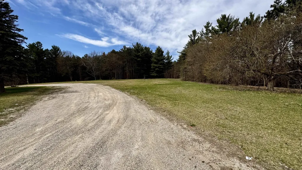8072 S Mackinaw Trail Clam Lake Township MI 49601