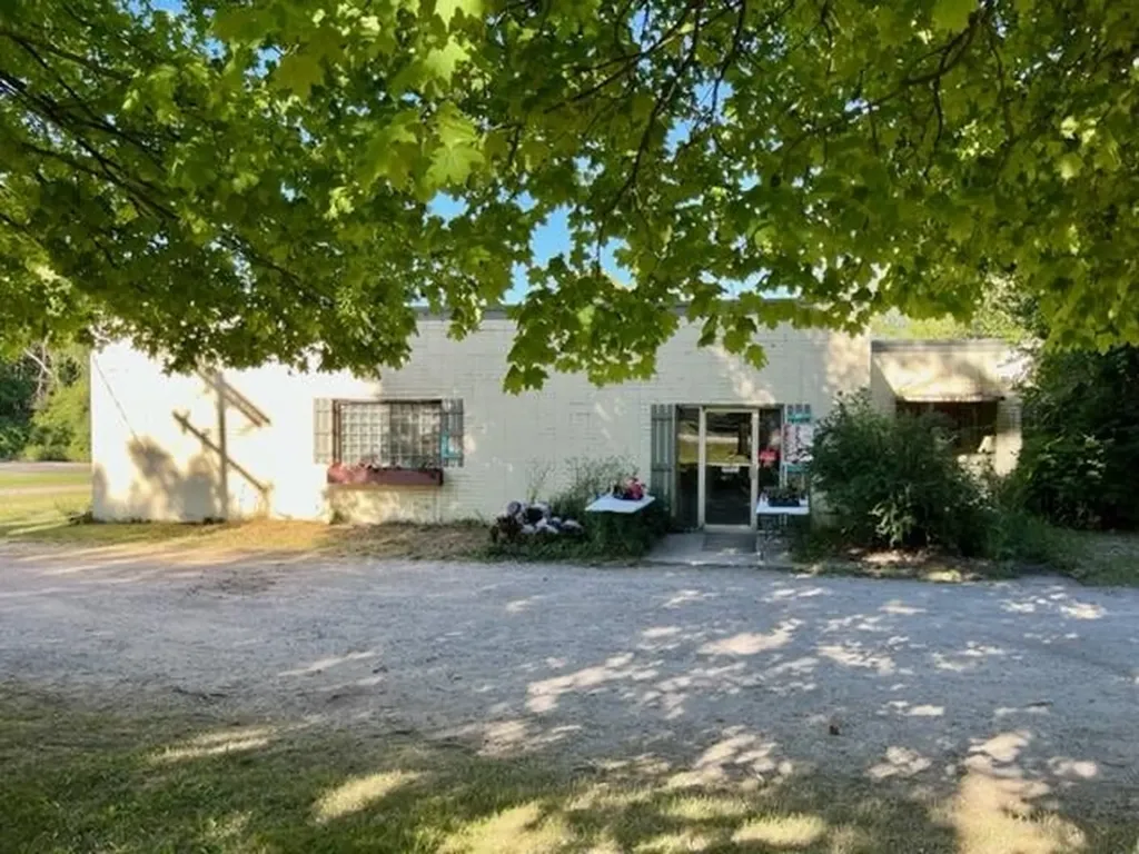 6613 Frankfort Highway Benzonia Township MI 49617