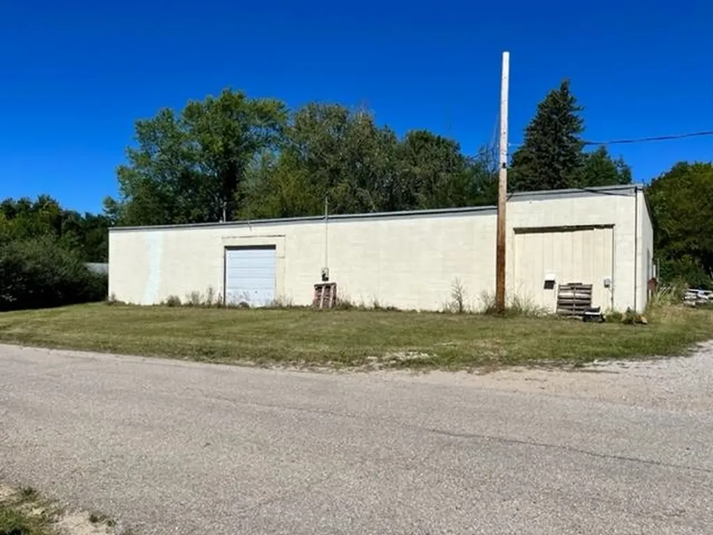 6613 Frankfort Highway Benzonia Township MI 49617