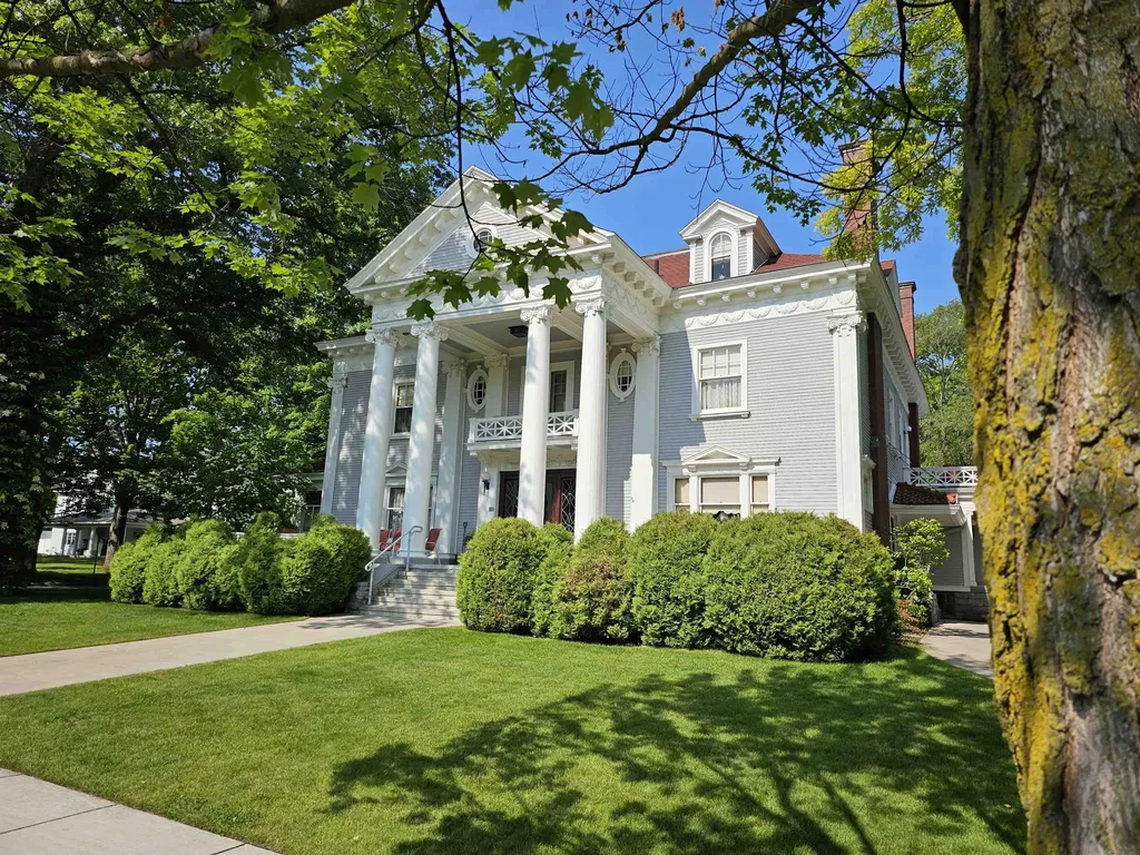 230 Wellington Traverse City City MI 49686