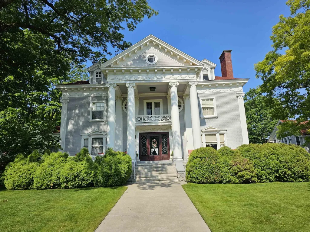 230 Wellington Traverse City City MI 49686