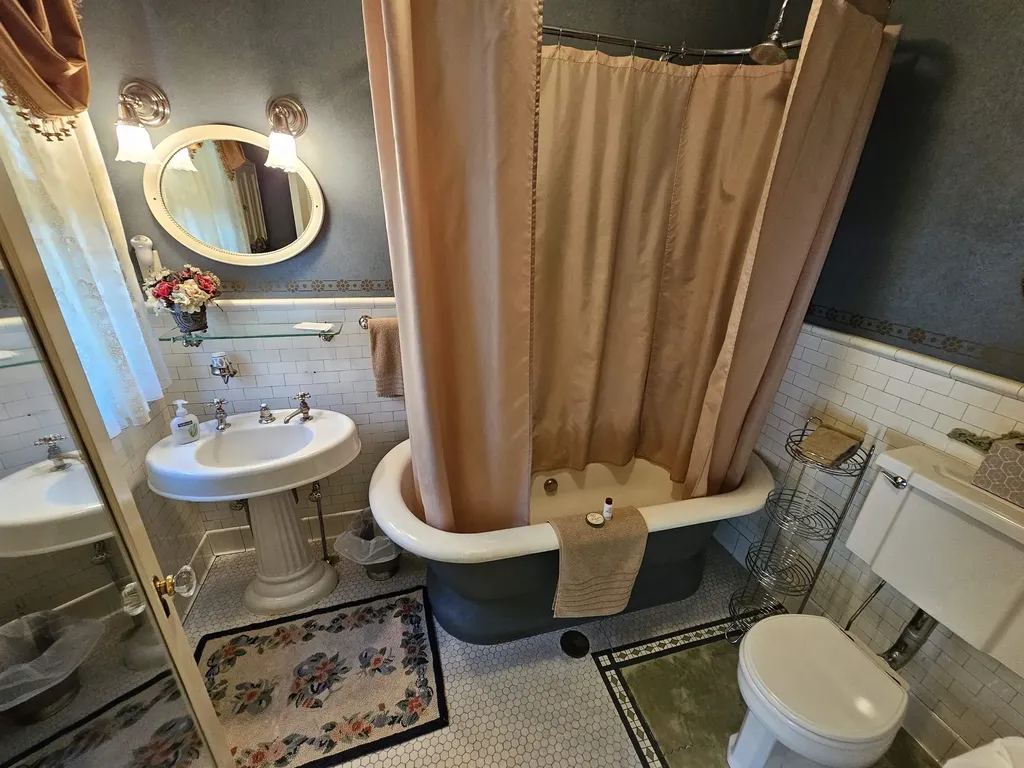 230 Wellington Traverse City City MI 49686