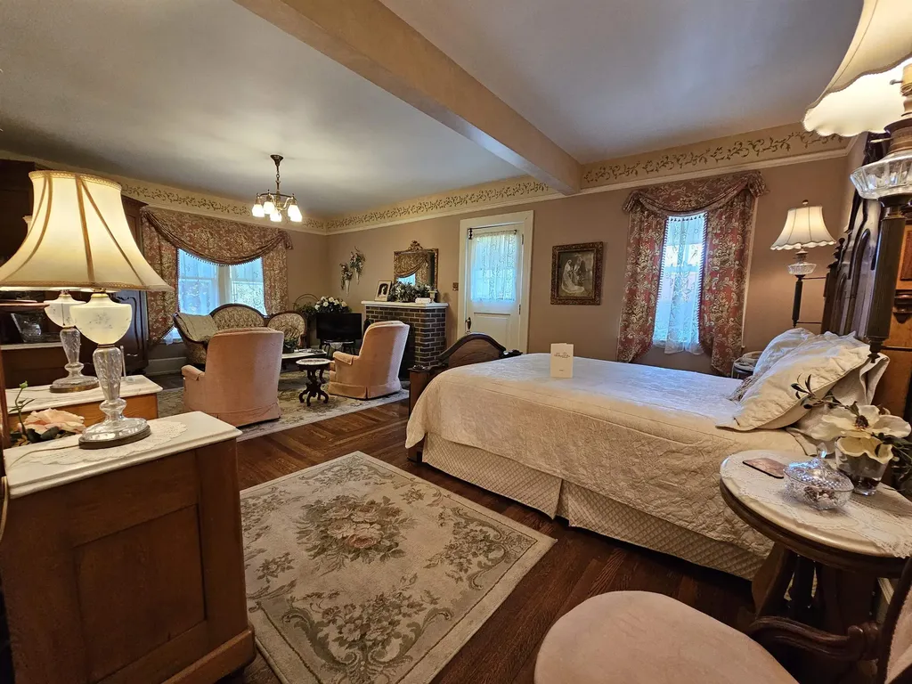 230 Wellington Traverse City City MI 49686
