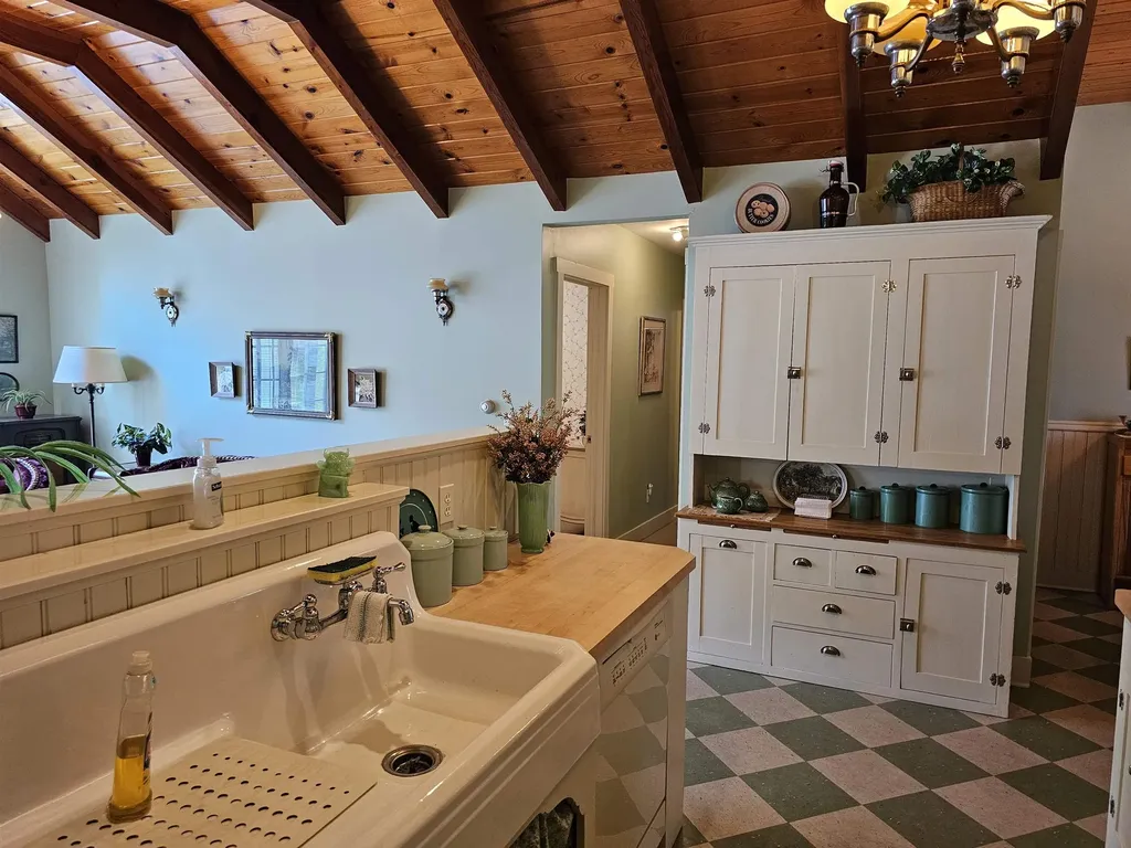 230 Wellington Traverse City City MI 49686