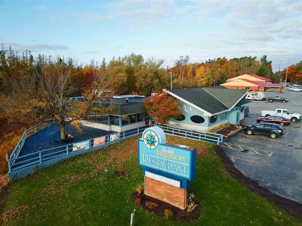 2403 Sunnyside Drive Cadillac City MI 49601