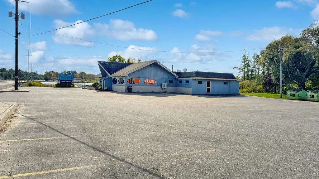 2403 Sunnyside Drive Cadillac City MI 49601