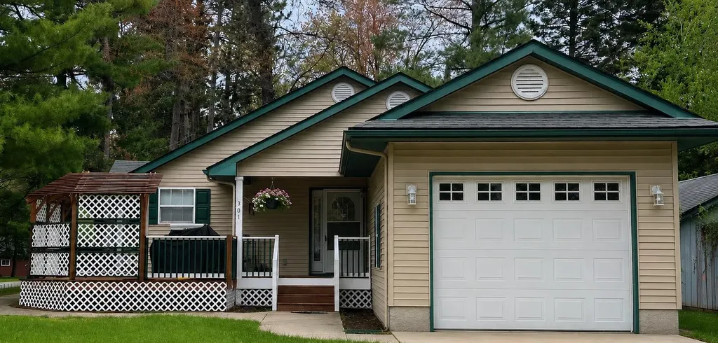301 S 6th Street Higgins Township MI 48653