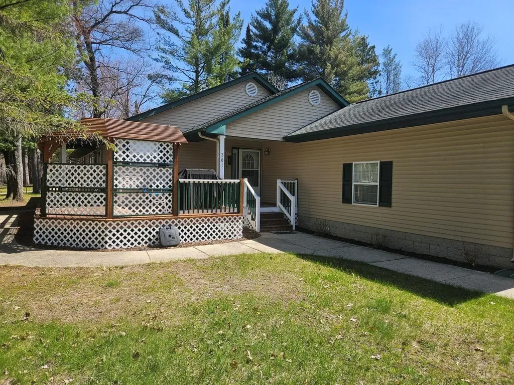 301 S 6th Street Higgins Township MI 48653