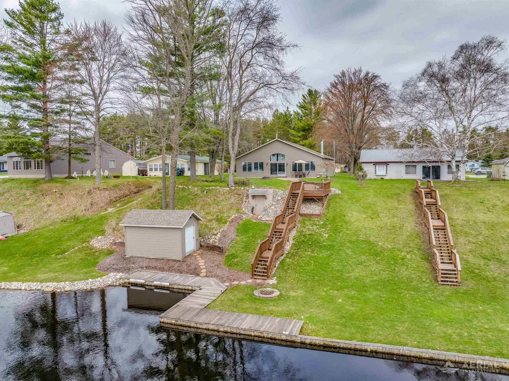 2896 E Lake Drive Cumming Township MI 48635
