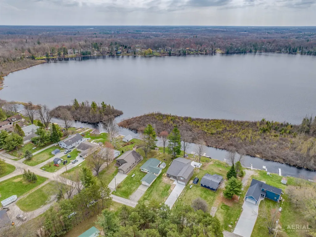 2896 E Lake Drive Cumming Township MI 48635