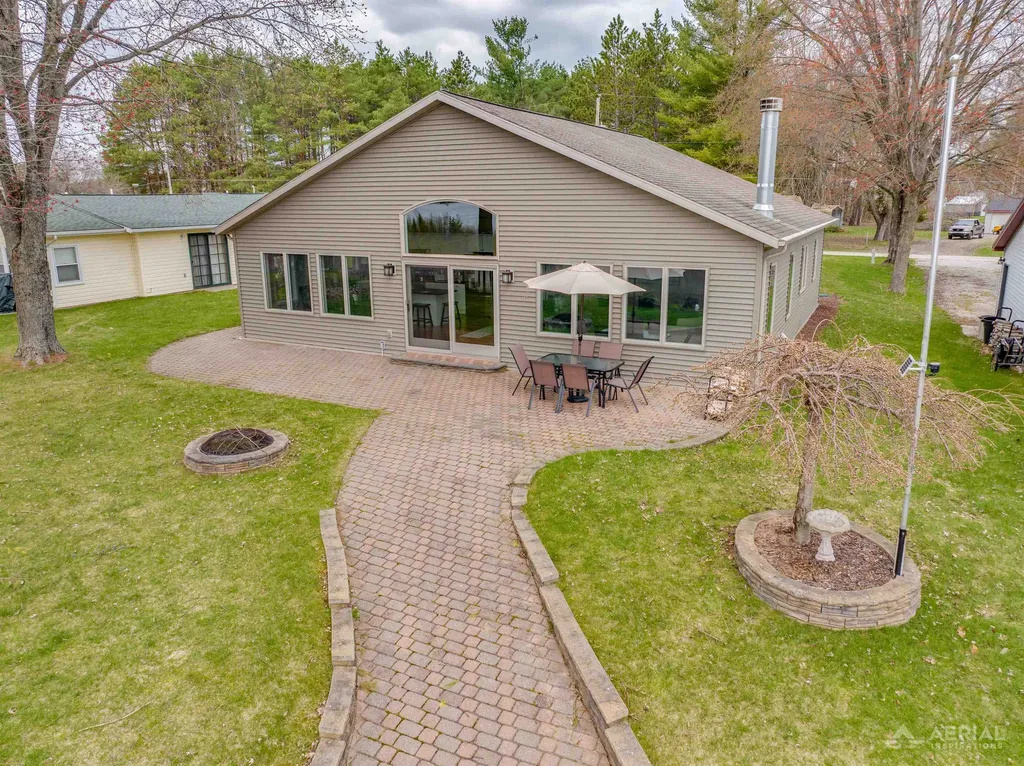 2896 E Lake Drive Cumming Township MI 48635