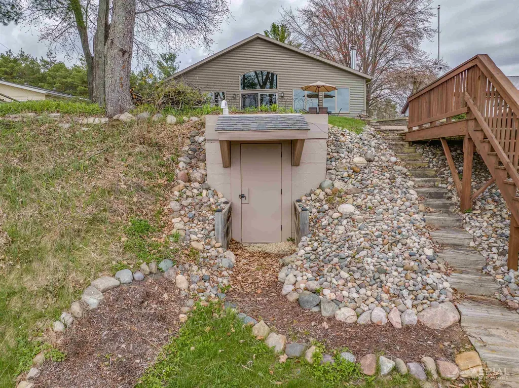 2896 E Lake Drive Cumming Township MI 48635