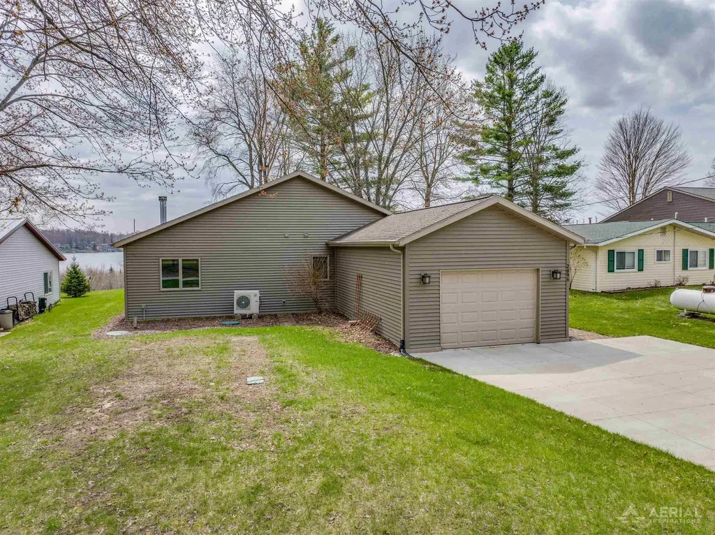 2896 E Lake Drive Cumming Township MI 48635