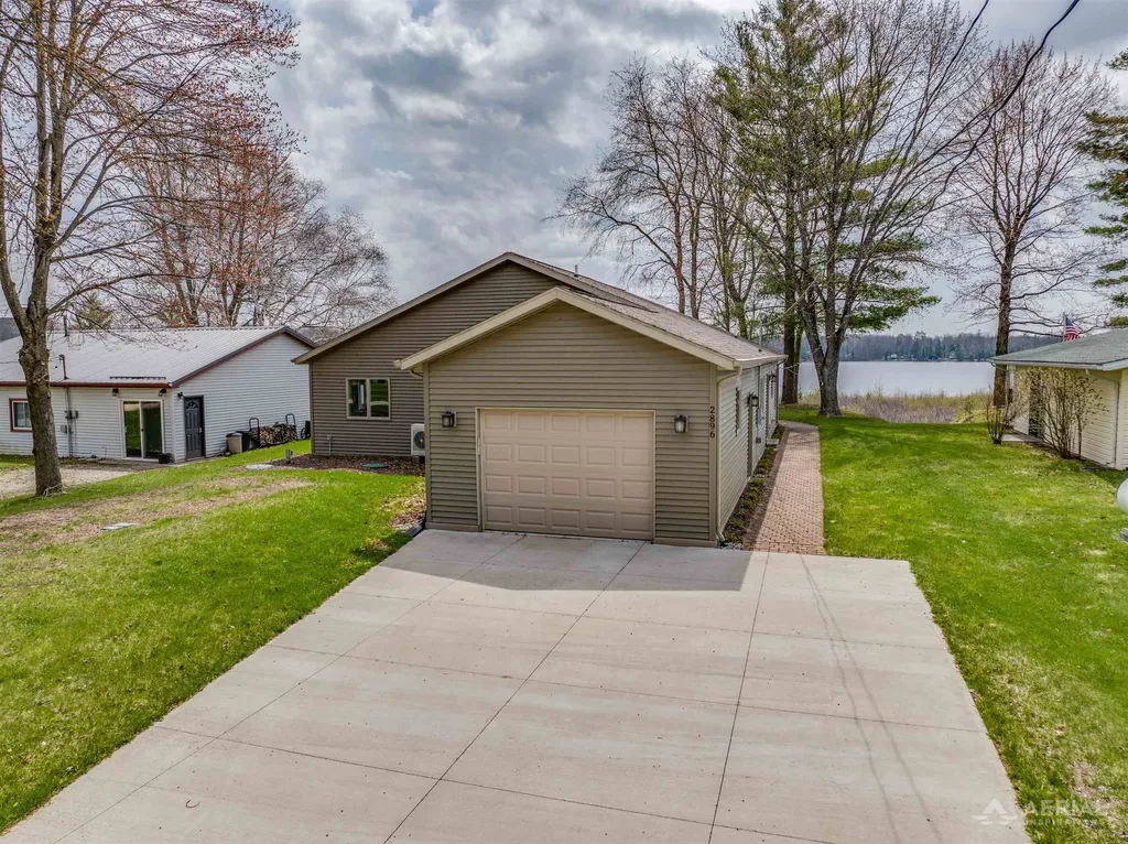 2896 E Lake Drive Cumming Township MI 48635