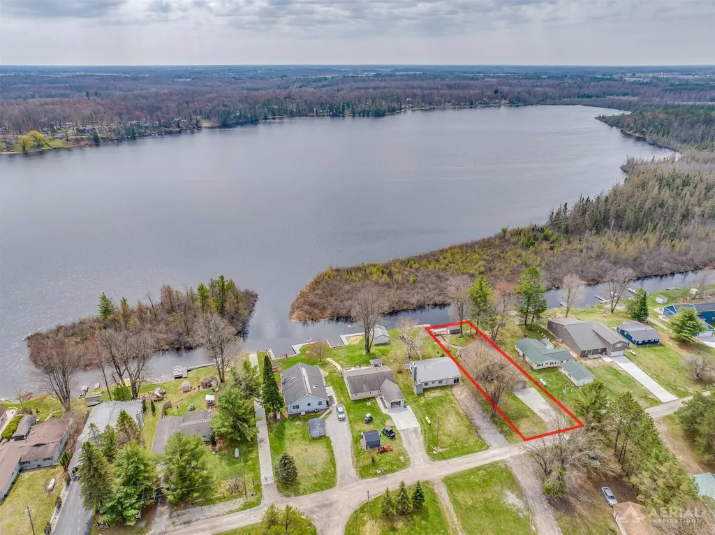 2896 E Lake Drive Cumming Township MI 48635