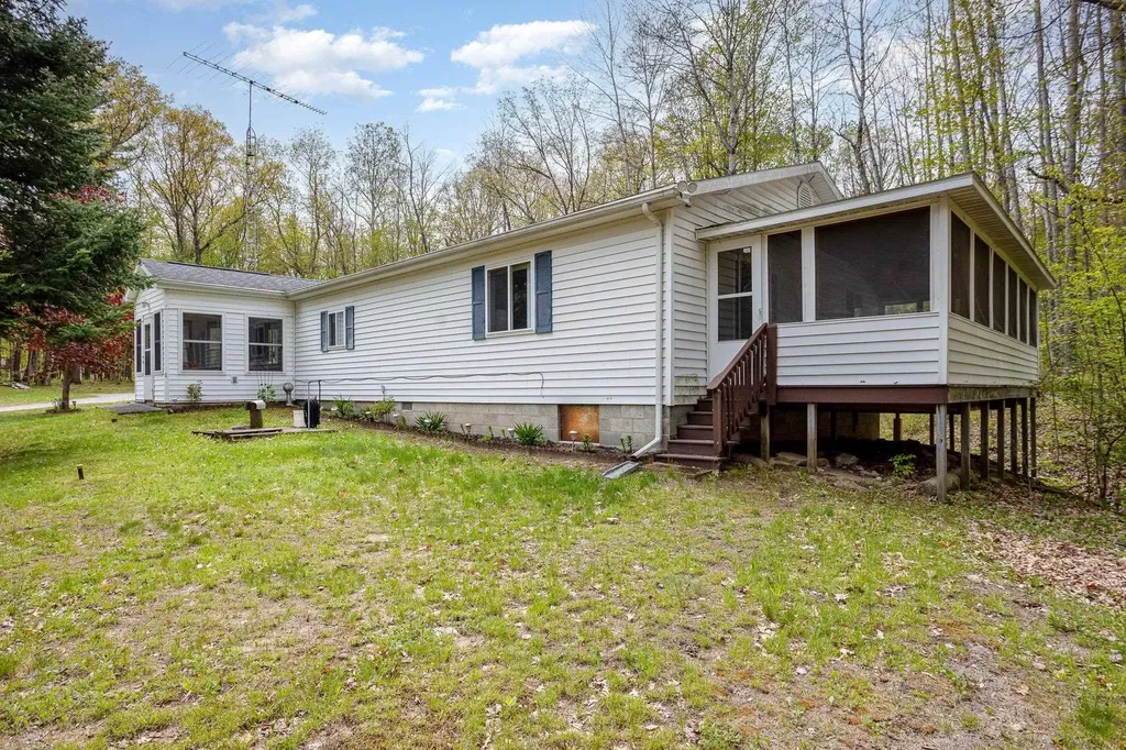 6924 Leslie Street Plainfield Township MI 48739
